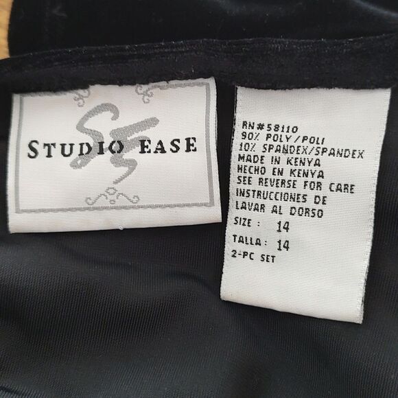 Studio Ease black velour long sleeve blouse  Sz 14 - Picture 5 of 5